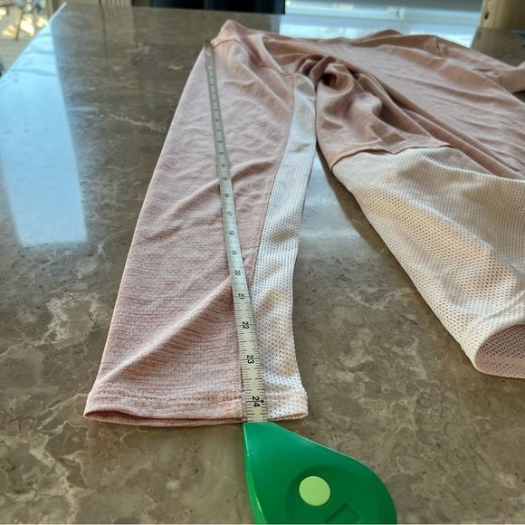 under armour pale pink long sleeve crew neck top size medium - Picture 13 of 13